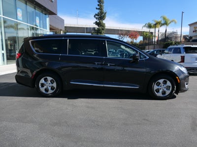 2017 Chrysler Pacifica Touring L Plus