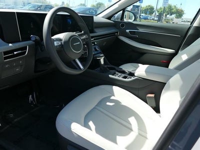 2025 Hyundai SONATA SE